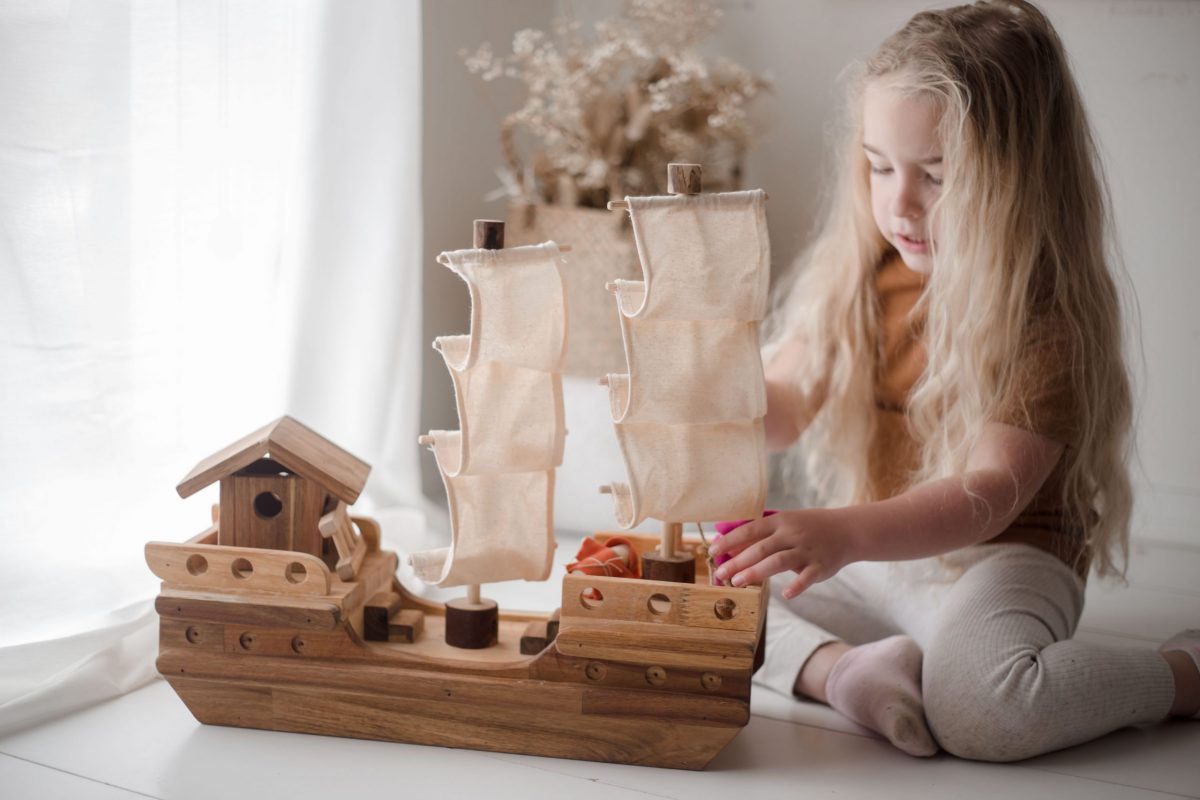 QToys Wooden Pirate Ship