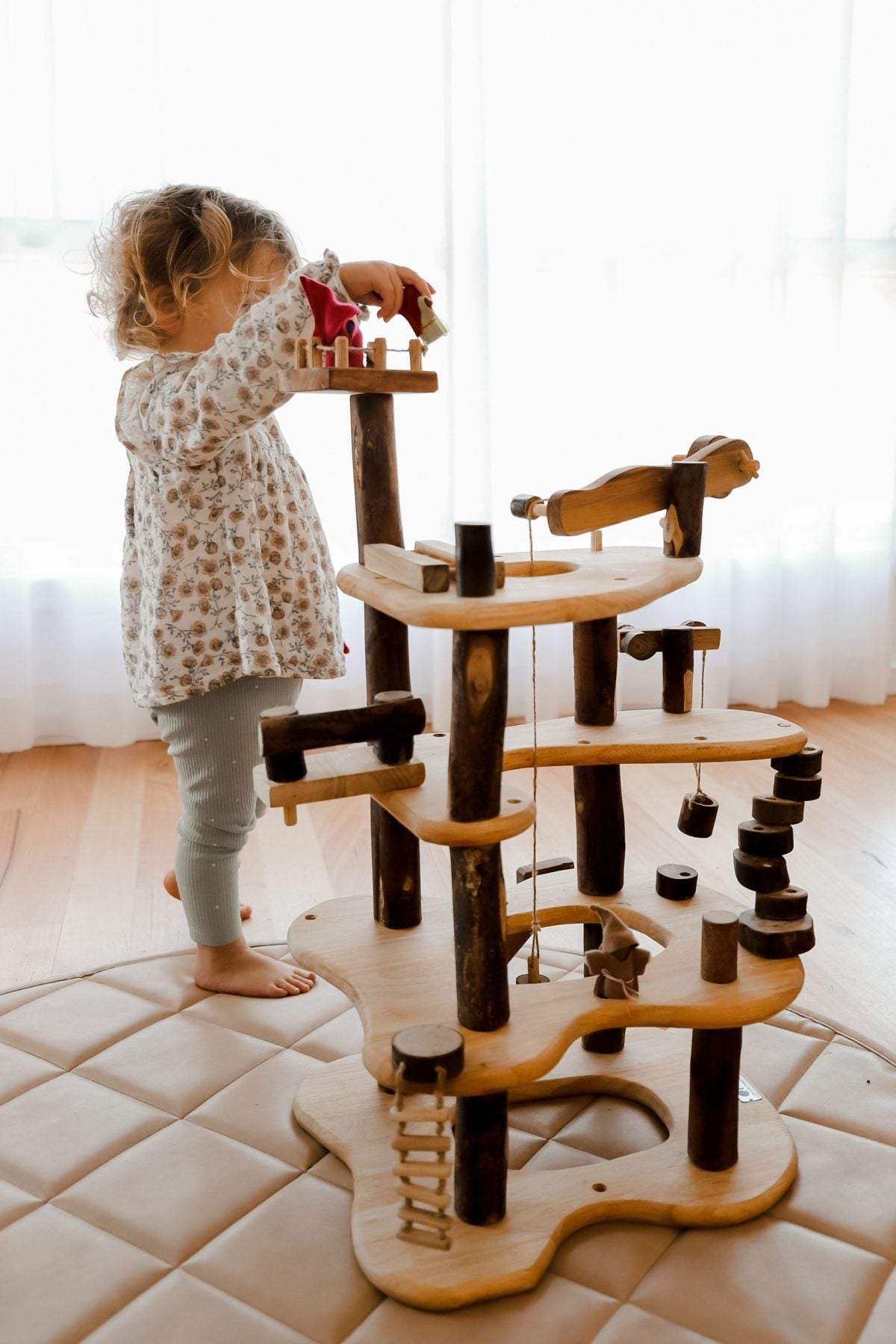 QToys Three Level Tree House Play Set